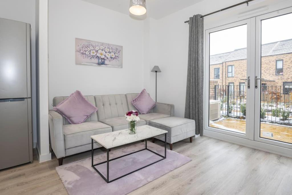 Modern, Stylish 2-bedroom New Build House Birmingham