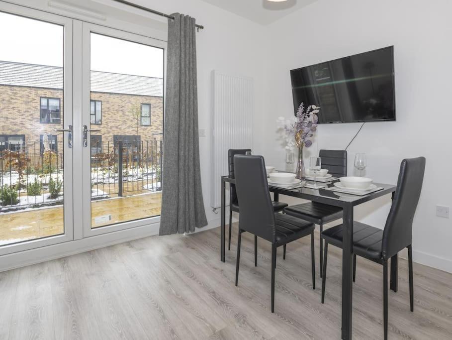 Modern, Stylish 2-bedroom New Build House Holiday home Birmingham