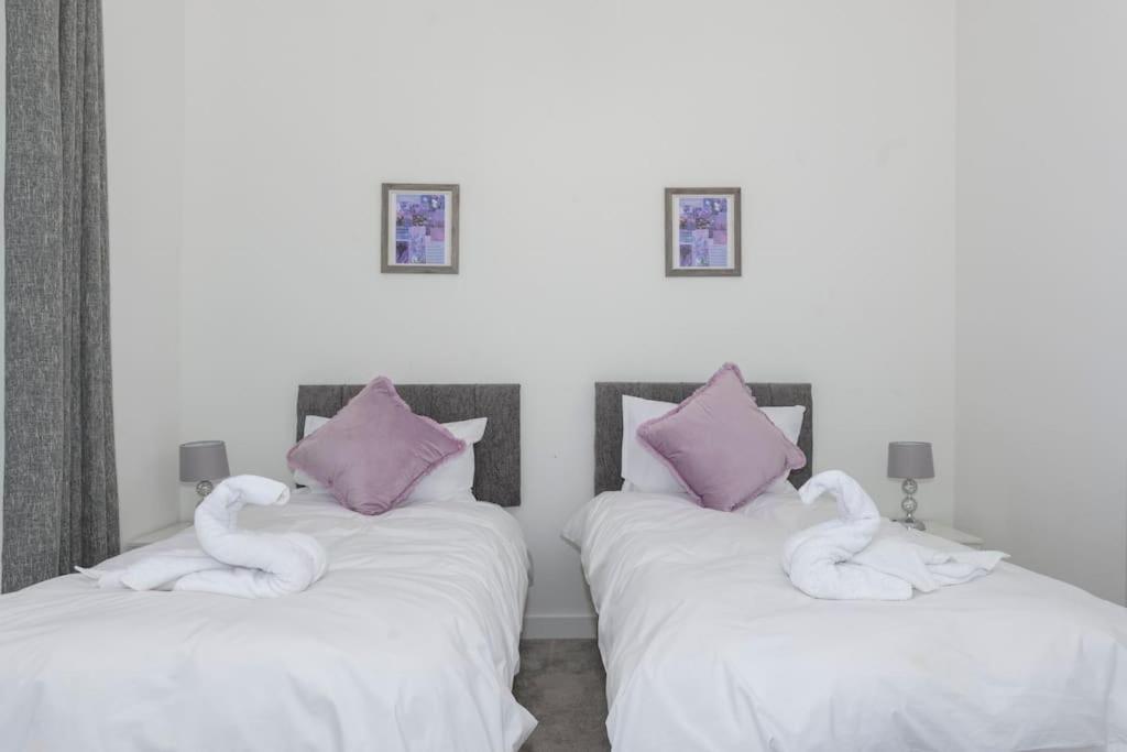 Modern, Stylish 2-bedroom New Build House * Birmingham