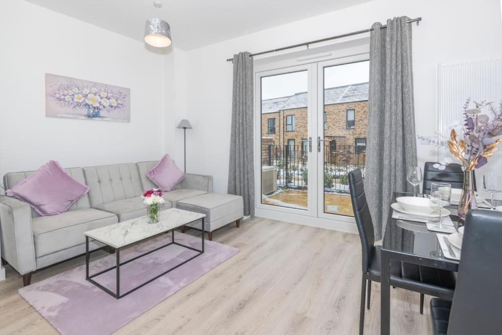 Modern, Stylish 2-bedroom New Build House Birmingham